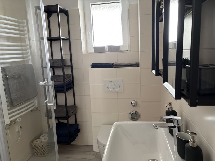 Erstbezug nach Sanierung! *BEFRISTET bis 31.12.2026 *Top m&ouml;bliertes Zimmer-in 2er WG mit Balkon