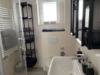 Erstbezug nach Sanierung! *BEFRISTET bis 31.12.2026 *Top m&ouml;bliertes Zimmer-in 2er WG mit Balkon