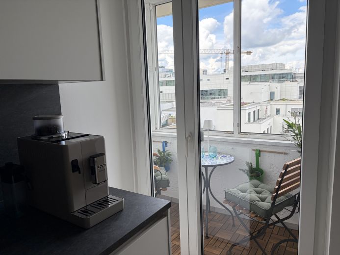 Erstbezug nach Sanierung! *BEFRISTET bis 31.12.2026 *Top m&ouml;bliertes Zimmer-in 2er WG mit Balkon