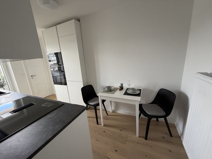 Erstbezug nach Sanierung! *BEFRISTET bis 31.12.2026 *Top m&ouml;bliertes Zimmer-in 2er WG mit Balkon