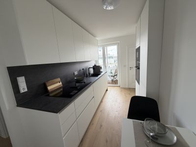 Erstbezug nach Sanierung! *BEFRISTET bis 31.12.2026 *Top m&ouml;bliertes Zimmer-in 2er WG mit Balkon