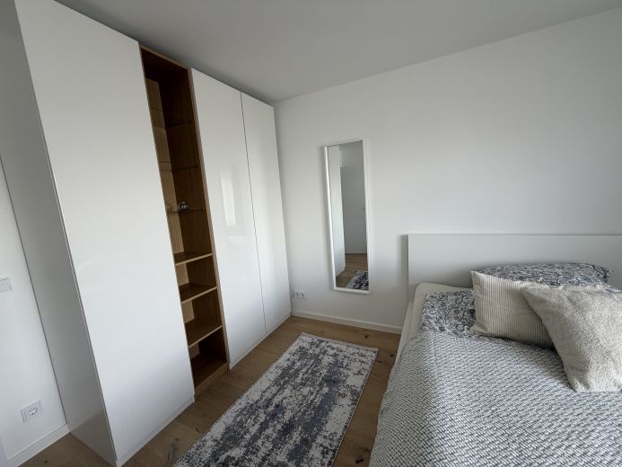 Erstbezug nach Sanierung! *BEFRISTET bis 31.12.2026 *Top m&ouml;bliertes Zimmer-in 2er WG mit Balkon
