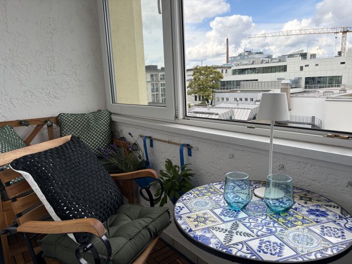 Erstbezug nach Sanierung! *BEFRISTET bis 31.12.2026 *Top m&ouml;bliertes Zimmer-in 2er WG mit Balkon