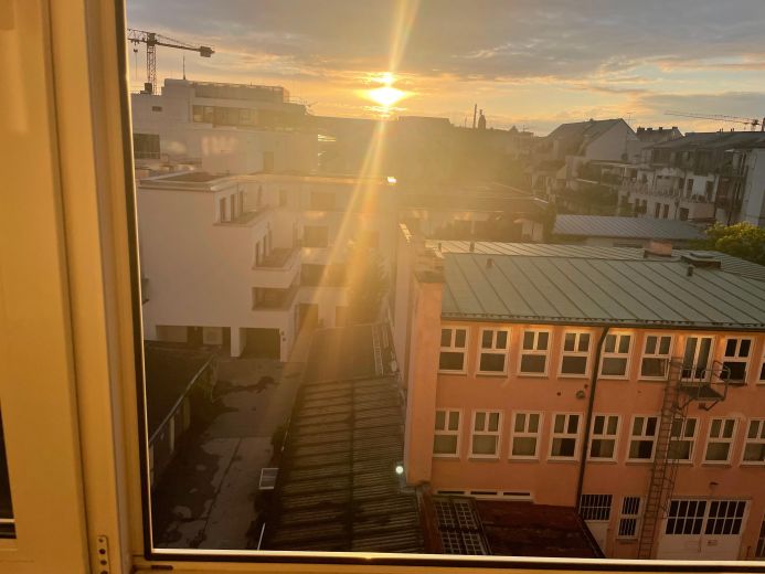 Erstbezug nach Sanierung! *BEFRISTET bis 31.12.2026 *Top m&ouml;bliertes Zimmer-in 2er WG mit Balkon
