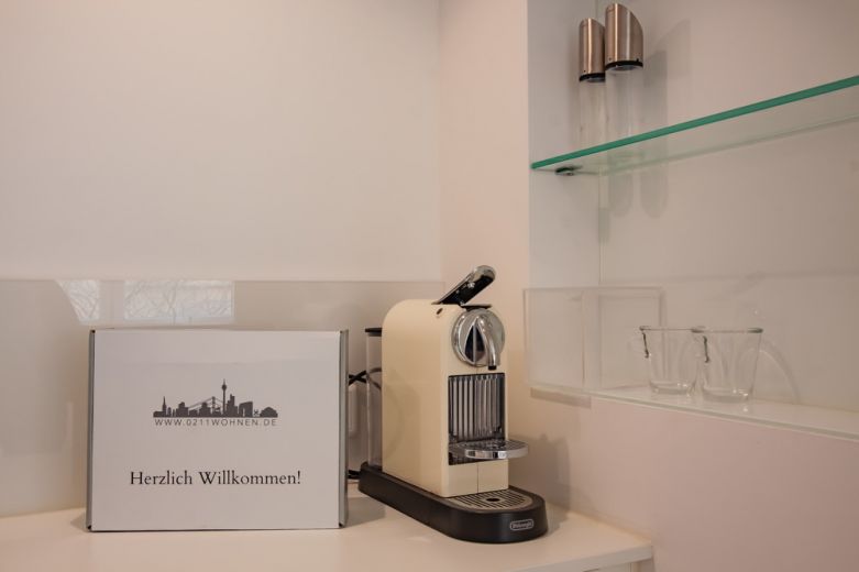 *****HOCHWERTIG M&Ouml;BLIERTES APARTMENT im Szeneviertel Pempelfort*****