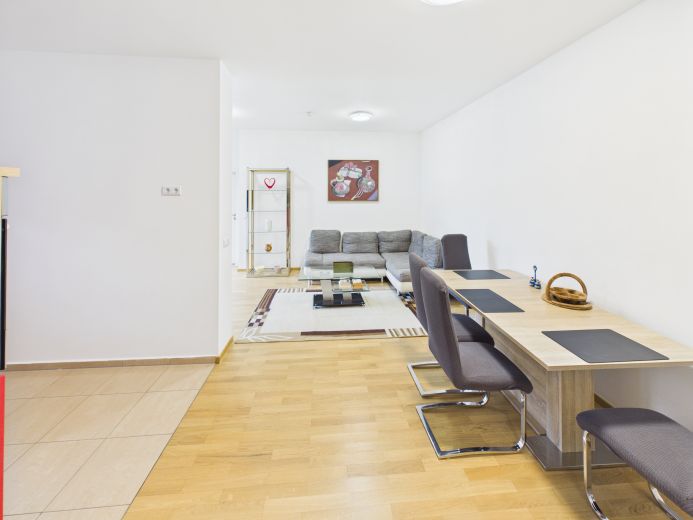 Renoviert | voll ausgestattet  | Gesicherter Stellplatz | Grunewald | Balkon