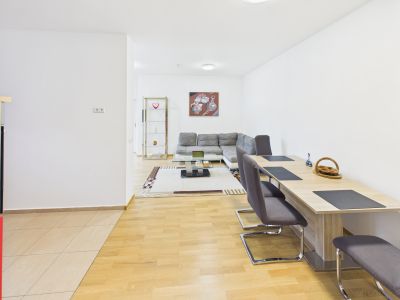 Renoviert | voll ausgestattet  | Gesicherter Stellplatz | Grunewald | Balkon