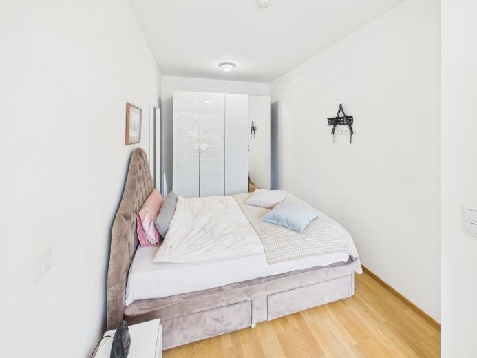 Renoviert | voll ausgestattet  | Gesicherter Stellplatz | Grunewald | Balkon