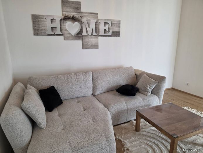 M&ouml;blierte 2-Zimmer-Wohnung mit Balkon in Kolbermoor