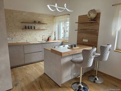 M&ouml;blierte 2-Zimmer-Wohnung mit Balkon in Kolbermoor