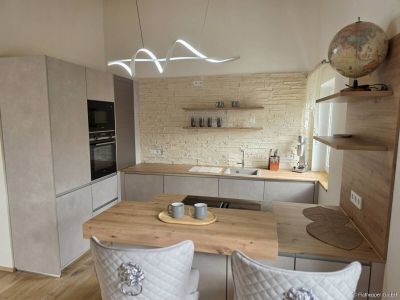 M&ouml;blierte 2-Zimmer-Wohnung mit Balkon in Kolbermoor
