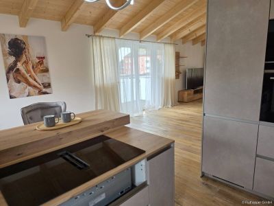M&ouml;blierte 2-Zimmer-Wohnung mit Balkon in Kolbermoor