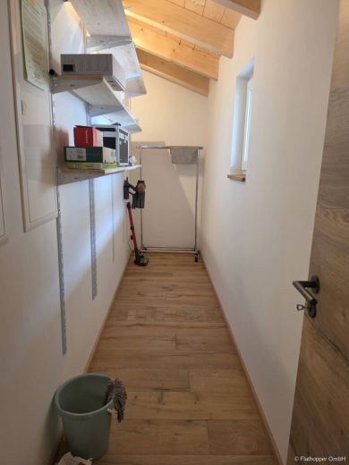 M&ouml;blierte 2-Zimmer-Wohnung mit Balkon in Kolbermoor