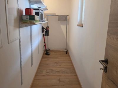 M&ouml;blierte 2-Zimmer-Wohnung mit Balkon in Kolbermoor