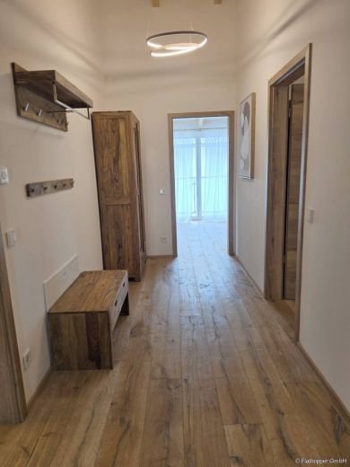 M&ouml;blierte 2-Zimmer-Wohnung mit Balkon in Kolbermoor