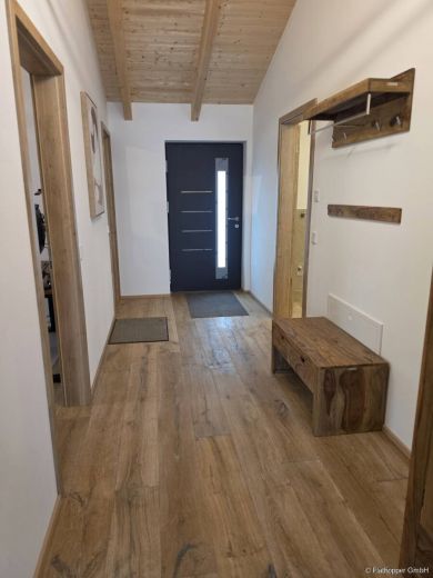 M&ouml;blierte 2-Zimmer-Wohnung mit Balkon in Kolbermoor