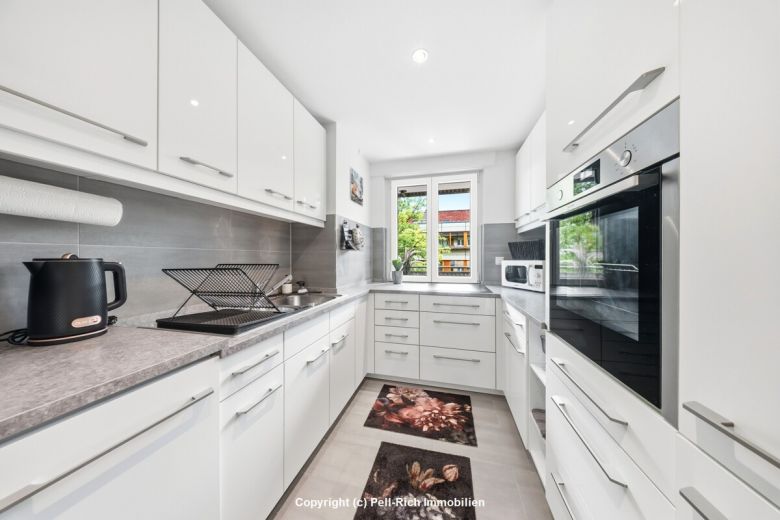 STADTJUWEL: Schicke vollm&ouml;bilierte 2-Zimmerwohnung in der Karlsruhe S&uuml;dstadt mit Balkon