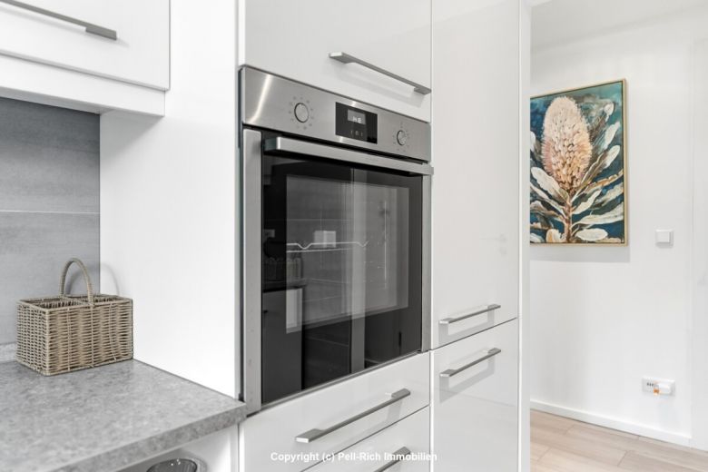 STADTJUWEL: Schicke vollm&ouml;bilierte 2-Zimmerwohnung in der Karlsruhe S&uuml;dstadt mit Balkon