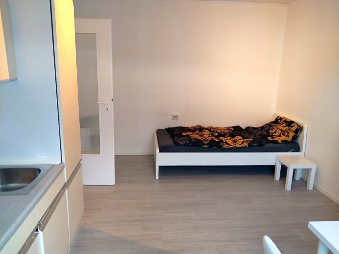 Charmante, kleine Wohnung mit Einbauk&uuml;che in idyllischem Ferienpark. Als Ferienwohnung oder Studentenwohnung geeignet.