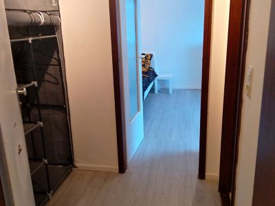 Charmante, kleine Wohnung mit Einbauk&uuml;che in idyllischem Ferienpark. Als Ferienwohnung oder Studentenwohnung geeignet.