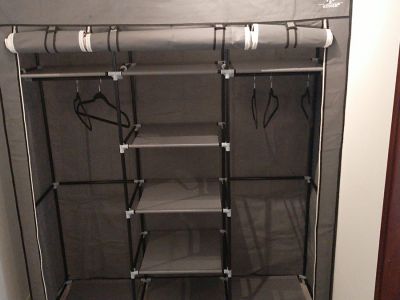 Charmante, kleine Wohnung mit Einbauk&uuml;che in idyllischem Ferienpark. Als Ferienwohnung oder Studentenwohnung geeignet.