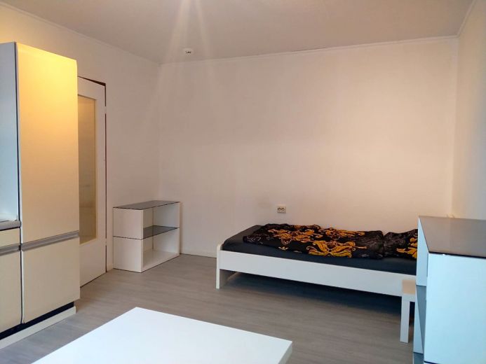 Charmante, kleine Wohnung mit Einbauk&uuml;che in idyllischem Ferienpark. Als Ferienwohnung oder Studentenwohnung geeignet.