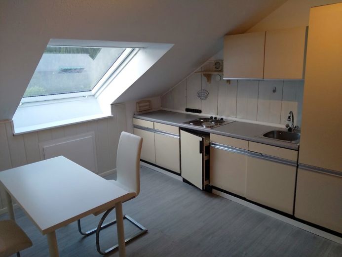 Charmante, kleine Wohnung mit Einbauk&uuml;che in idyllischem Ferienpark. Als Ferienwohnung oder Studentenwohnung geeignet.