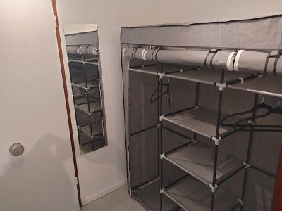 Charmante, kleine Wohnung mit Einbauk&uuml;che in idyllischem Ferienpark. Als Ferienwohnung oder Studentenwohnung geeignet.