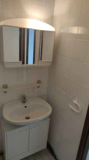 Charmante, kleine Wohnung mit Einbauk&uuml;che in idyllischem Ferienpark. Als Ferienwohnung oder Studentenwohnung geeignet.