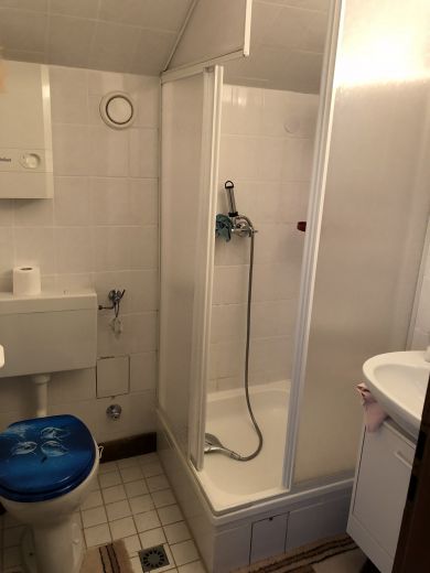 Charmante, kleine Wohnung mit Einbauk&uuml;che in idyllischem Ferienpark. Als Ferienwohnung oder Studentenwohnung geeignet.