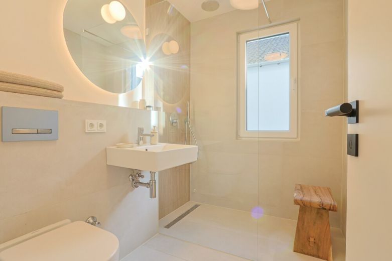 *****Stilvoll m&ouml;blierte 2-Zimmer-Wohnung im Hochparterre mit Balkon & Garten *****