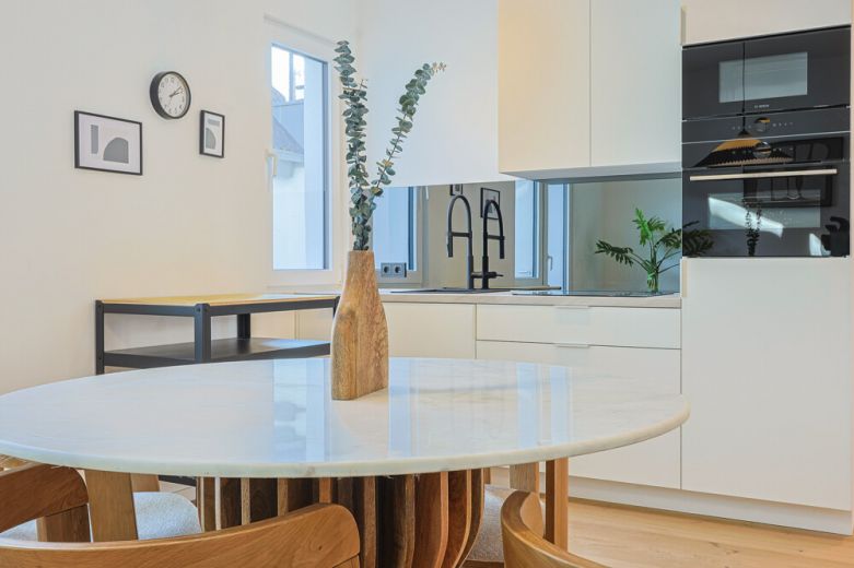 *****Stilvoll m&ouml;blierte 2-Zimmer-Wohnung im Hochparterre mit Balkon & Garten *****