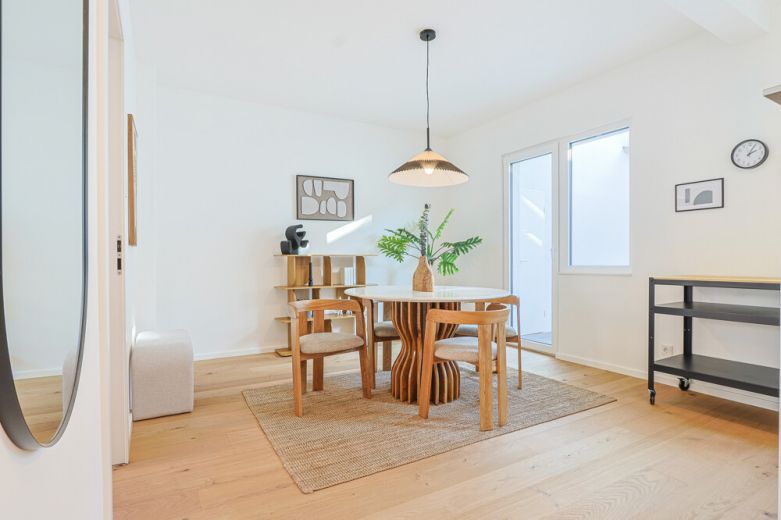 *****Stilvoll m&ouml;blierte 2-Zimmer-Wohnung im Hochparterre mit Balkon & Garten *****