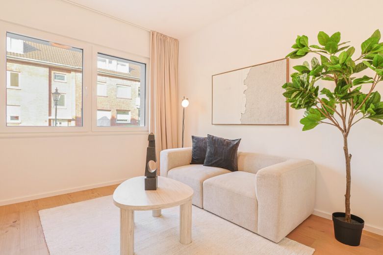 *****Stilvoll m&ouml;blierte 2-Zimmer-Wohnung im Hochparterre mit Balkon & Garten *****