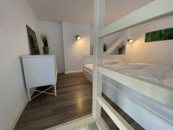 Helle Altbauwohnung in Kreuzberg &ndash; m&ouml;bliert