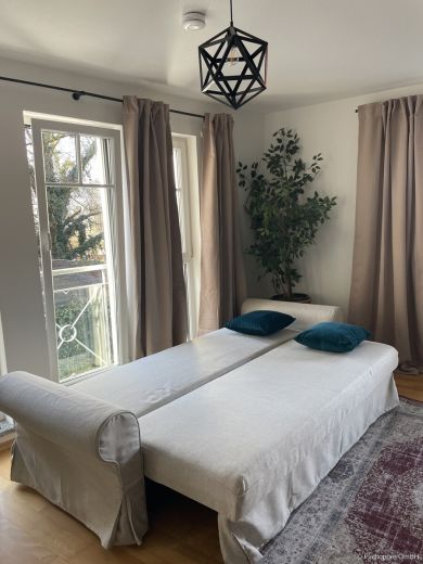 M&ouml;blierte 2-Zimmer-Wohnung mit 2 Balkone in Bad Aibling