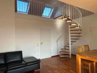 Helle 4,5 Zimmer-Penthaus-Wohnung mit Sonnenbalkon in Oberkassel/L&ouml;rick