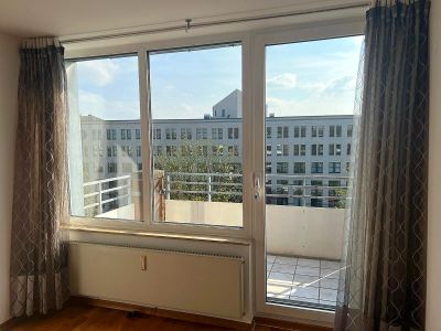 Helle 4,5 Zimmer-Penthaus-Wohnung mit Sonnenbalkon in Oberkassel/L&ouml;rick