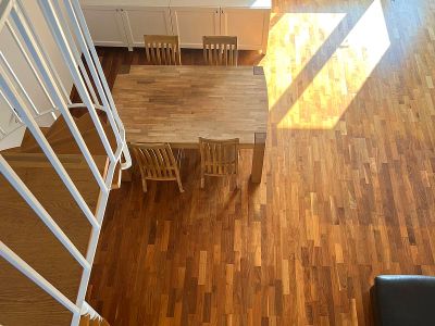 Helle 4,5 Zimmer-Penthaus-Wohnung mit Sonnenbalkon in Oberkassel/L&ouml;rick