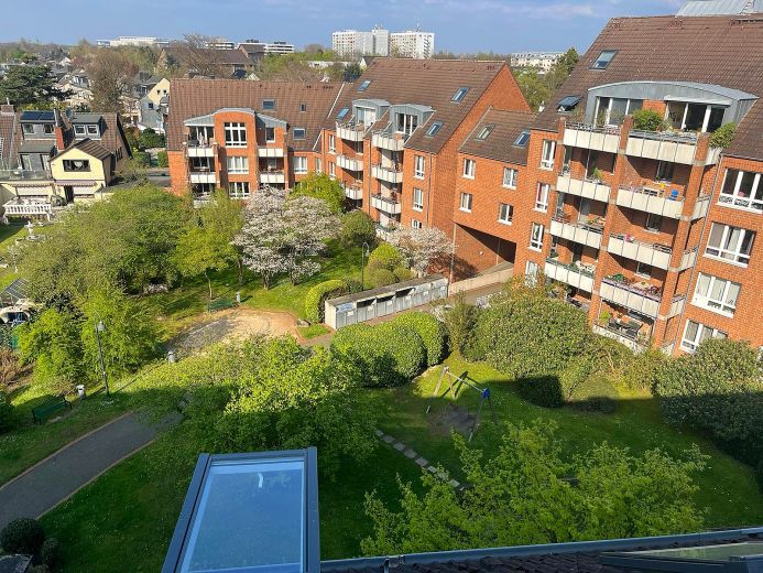 Helle 4,5 Zimmer-Penthaus-Wohnung mit Sonnenbalkon in Oberkassel/L&ouml;rick