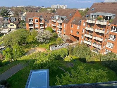 Helle 4,5 Zimmer-Penthaus-Wohnung mit Sonnenbalkon in Oberkassel/L&ouml;rick
