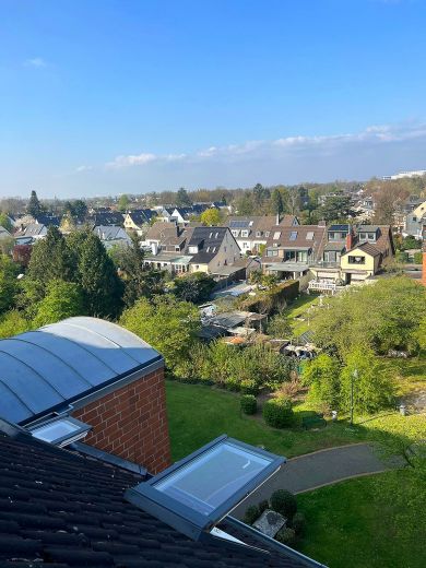 Helle 4,5 Zimmer-Penthaus-Wohnung mit Sonnenbalkon in Oberkassel/L&ouml;rick