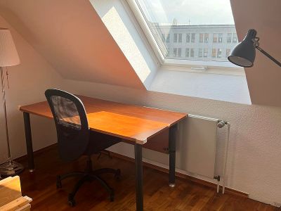 Helle 4,5 Zimmer-Penthaus-Wohnung mit Sonnenbalkon in Oberkassel/L&ouml;rick