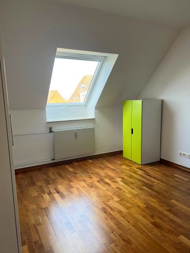 Helle 4,5 Zimmer-Penthaus-Wohnung mit Sonnenbalkon in Oberkassel/L&ouml;rick