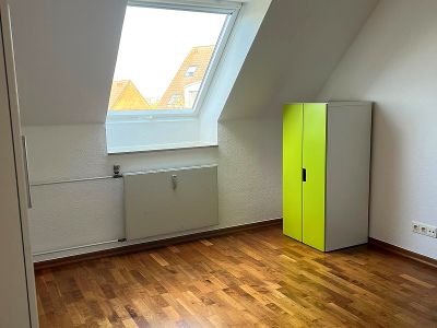 Helle 4,5 Zimmer-Penthaus-Wohnung mit Sonnenbalkon in Oberkassel/L&ouml;rick