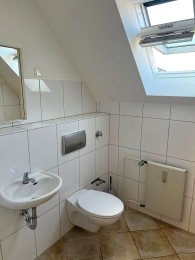 Helle 4,5 Zimmer-Penthaus-Wohnung mit Sonnenbalkon in Oberkassel/L&ouml;rick