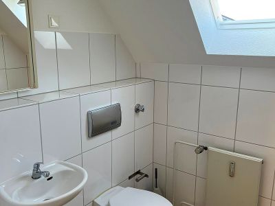 Helle 4,5 Zimmer-Penthaus-Wohnung mit Sonnenbalkon in Oberkassel/L&ouml;rick