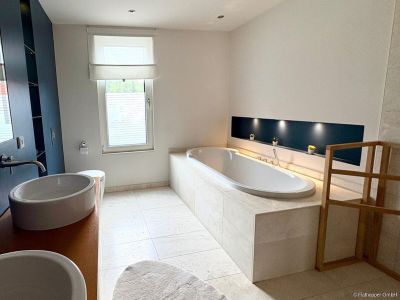 Hochwertige 3-Zimmer-Wohnung mit Balkon und Parkplatz in Schondorf am Ammersee nahe M&uuml;nchen