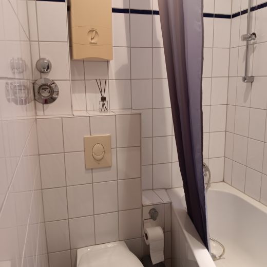Sonnige m&ouml;blierte 2 Zimmer Wohnung in Sch&ouml;neberg zur Untermiete befristet