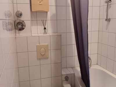 Sonnige m&ouml;blierte 2 Zimmer Wohnung in Sch&ouml;neberg zur Untermiete befristet